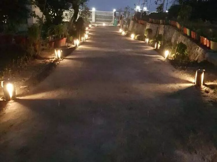 ホテル Charekh Food & Forest Resort