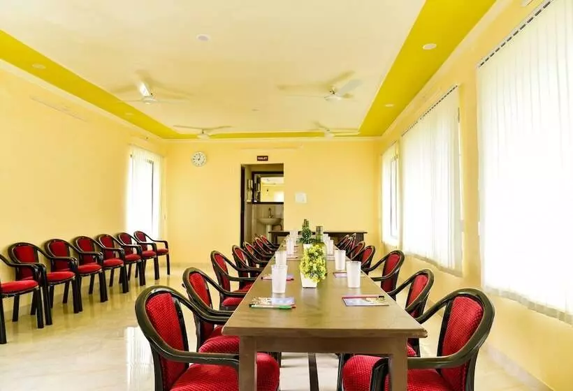 ホテル Charekh Food & Forest Resort