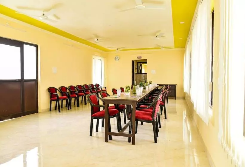 ホテル Charekh Food & Forest Resort