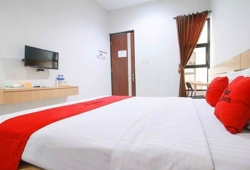 ホテル Reddoorz Syariah Near Universitas Jenderal Soedirman
