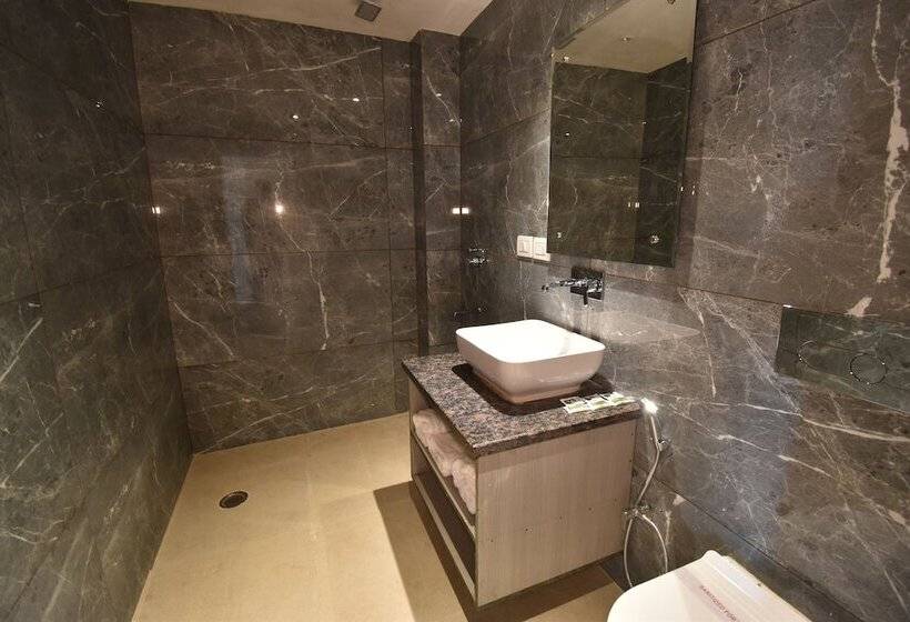 هتل Vaishno Devi Heights