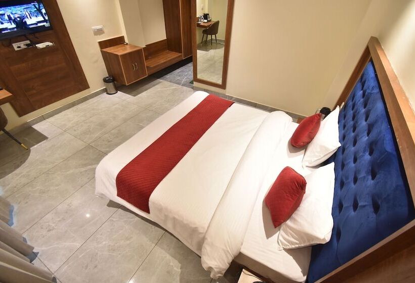 هتل Vaishno Devi Heights