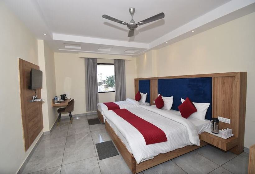 هتل Vaishno Devi Heights