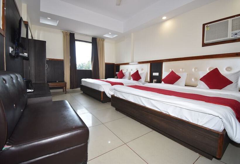 هتل Vaishno Devi Heights