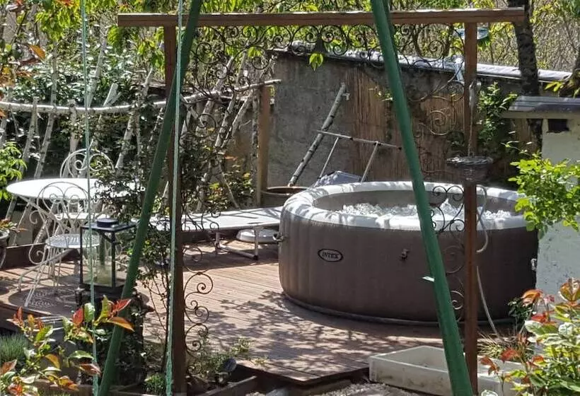 Majatalo Les Iris Chambres D’hôte