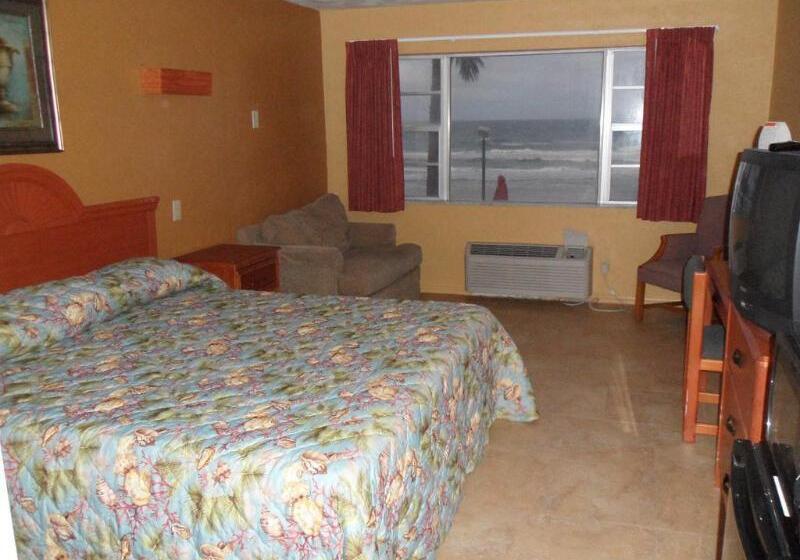 Driftwood Beach Motel