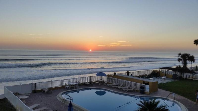 Driftwood Beach Motel