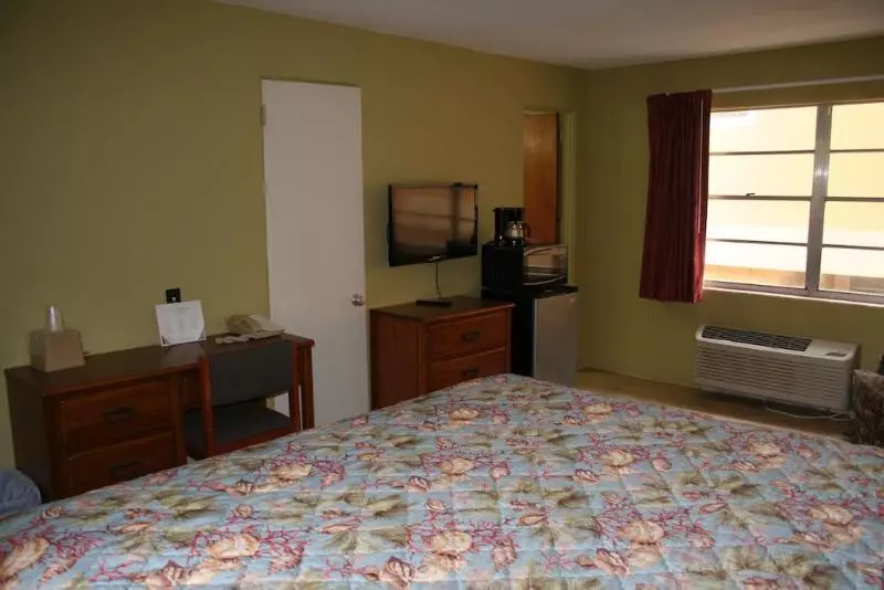 Driftwood Beach Motel