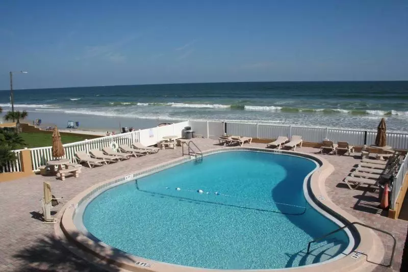 Driftwood Beach Motel