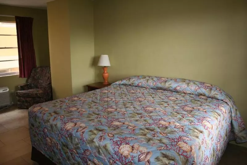 Driftwood Beach Motel