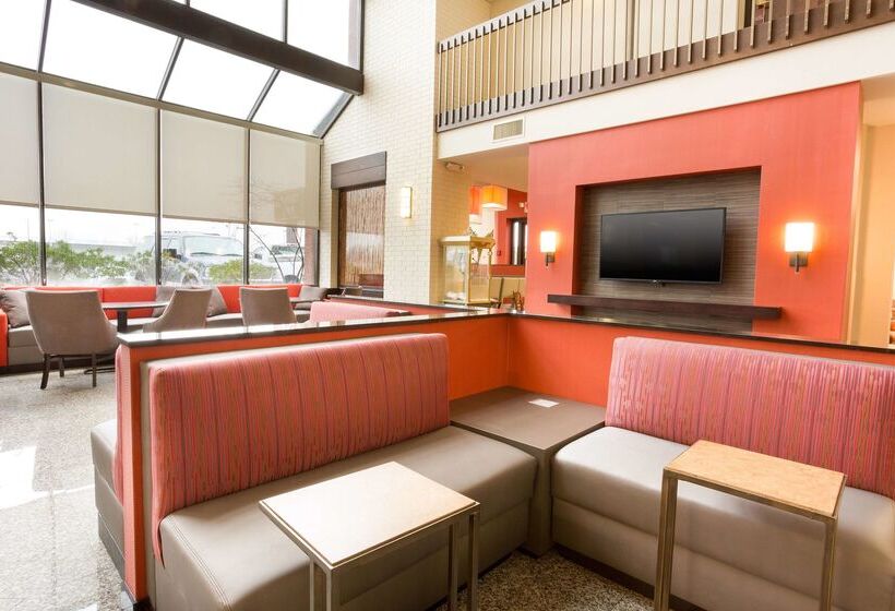 호텔 Drury Inn & Suites St. Louis Airport