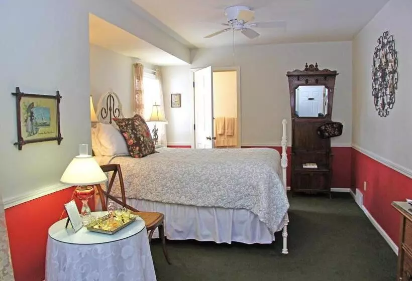 בית מלון כפרי Eagle Harbor Inn