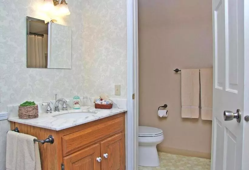 בית מלון כפרי Eagle Harbor Inn