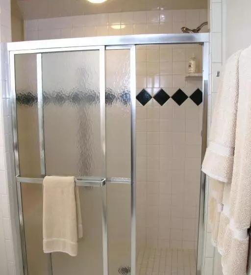 בית מלון כפרי Eagle Harbor Inn