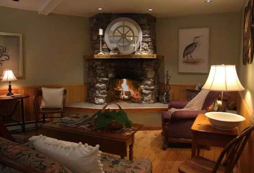 בית מלון כפרי Eagle Harbor Inn