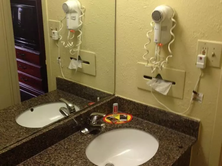 酒店 Econo Lodge Airport