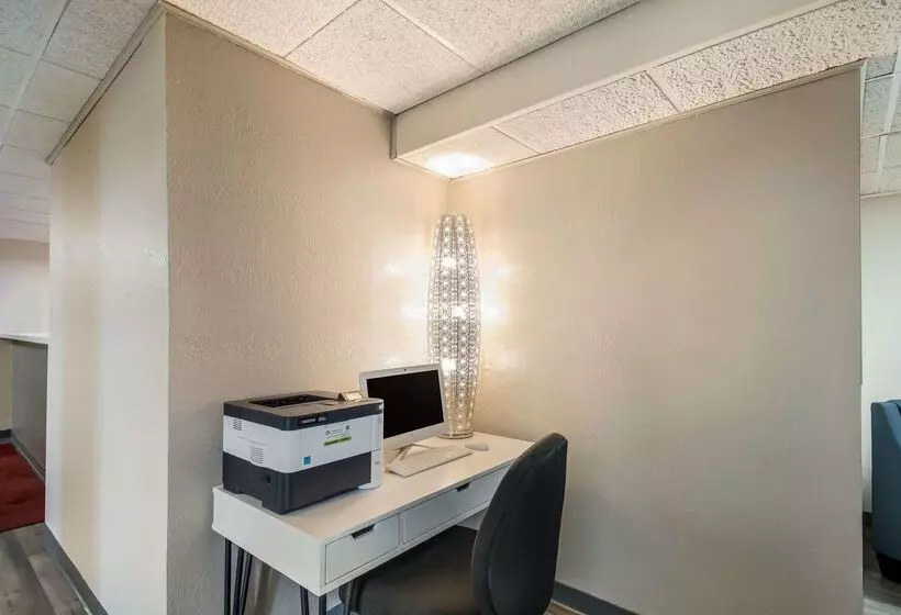 בית מלון כפרי Econo Lodge Duluth Near Miller Hill Mall