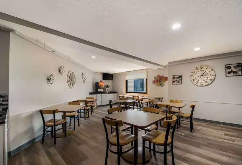 בית מלון כפרי Econo Lodge Duluth Near Miller Hill Mall