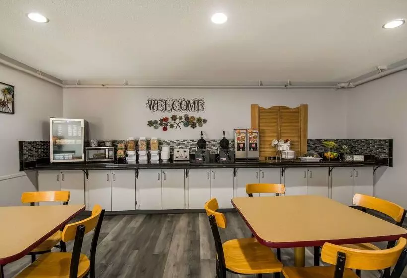 בית מלון כפרי Econo Lodge Duluth Near Miller Hill Mall