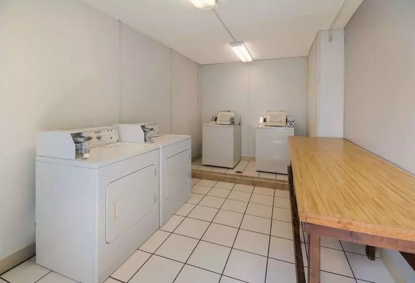 בית מלון כפרי Econo Lodge Duluth Near Miller Hill Mall