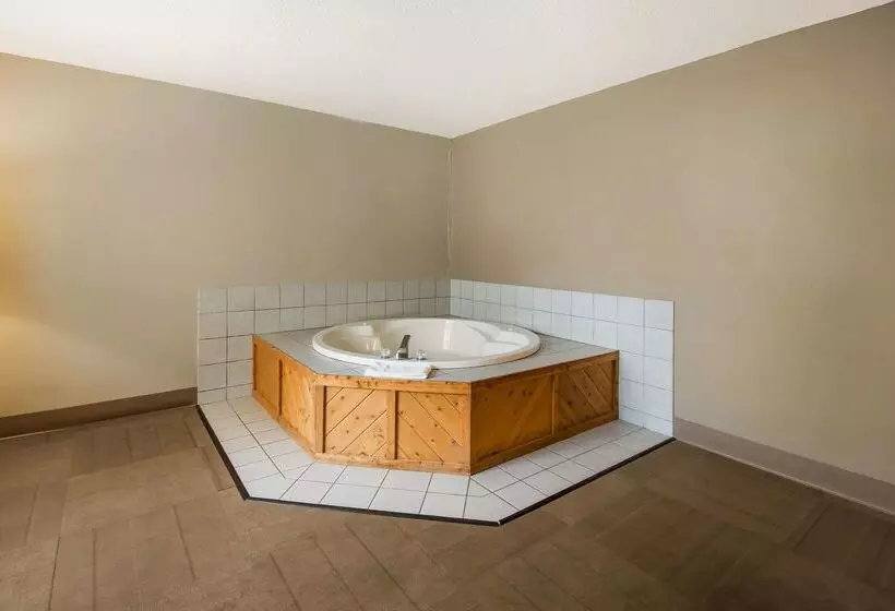 בית מלון כפרי Econo Lodge Duluth Near Miller Hill Mall