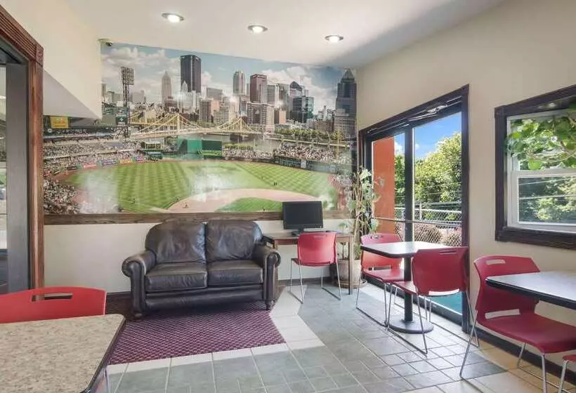 호텔 Econo Lodge Pittsburgh I79