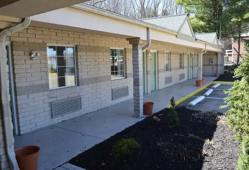 호텔 Economy Inn Cuyahoga Falls