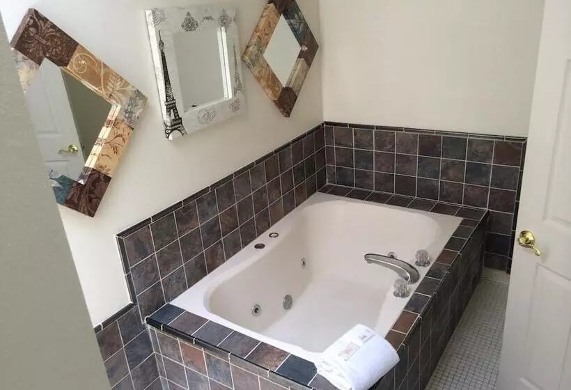 호텔 Economy Inn Cuyahoga Falls