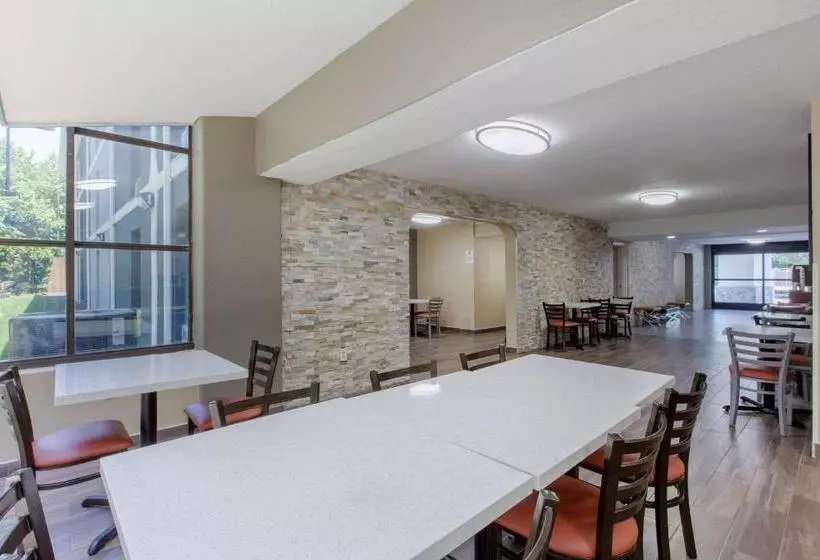 فندق Quality Inn Airportnear Uptown
