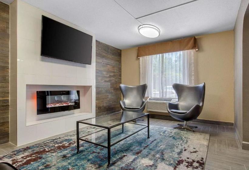 هتل Quality Inn Airportnear Uptown