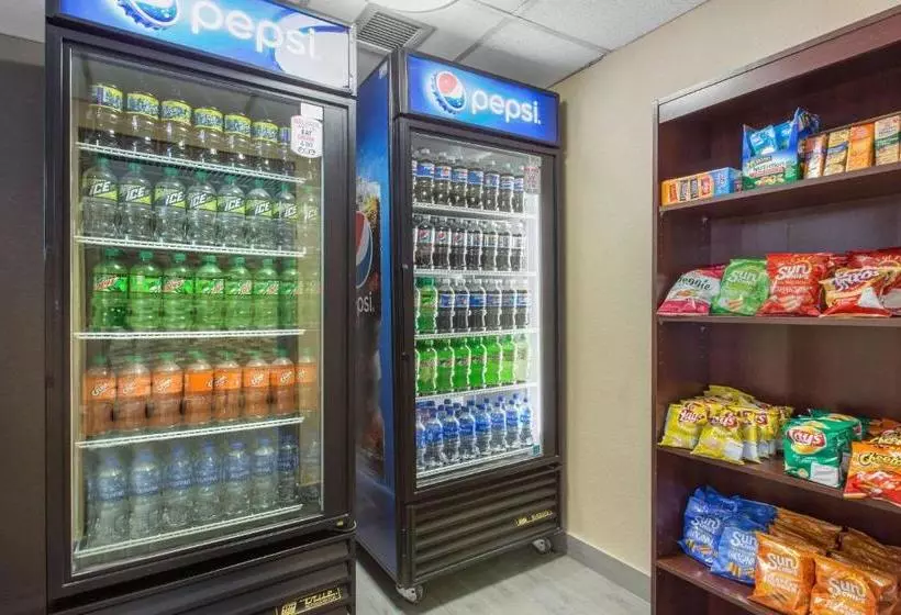 فندق Quality Inn Airportnear Uptown