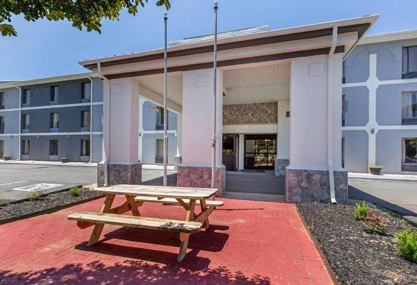 هتل Quality Inn Airportnear Uptown