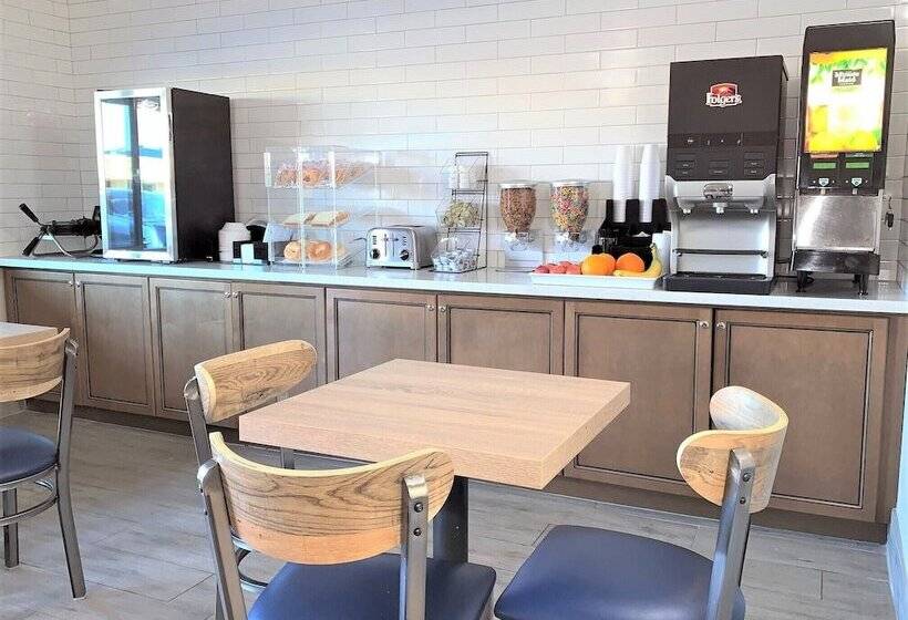 هتل Summerfield Inn Fresno Yosemite