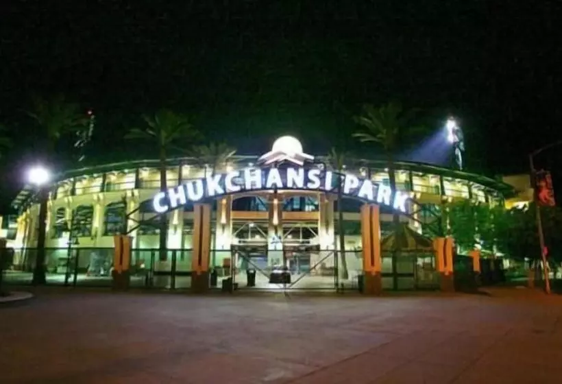 ホテル Summerfield Inn Fresno Yosemite