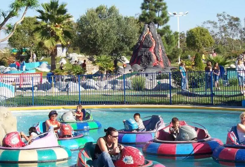 ホテル Summerfield Inn Fresno Yosemite