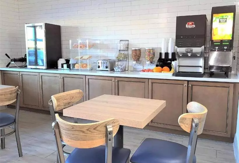 ホテル Summerfield Inn Fresno Yosemite