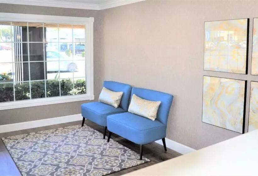 ホテル Summerfield Inn Fresno Yosemite