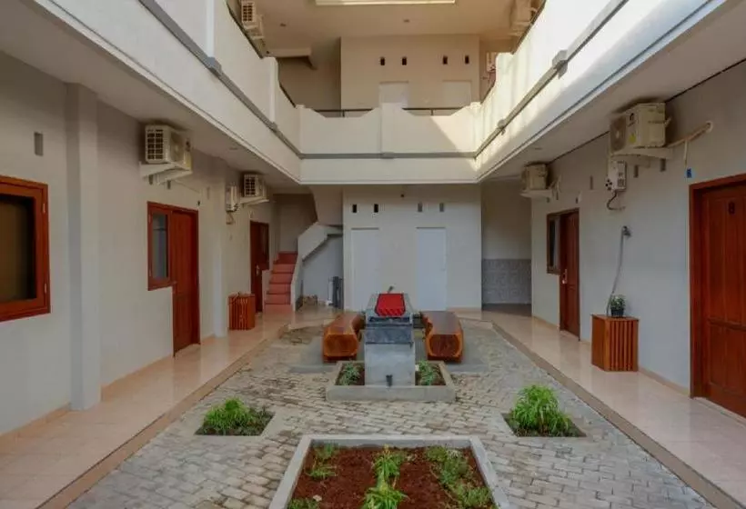 Majatalo Reddoorz Near Alun Alun Kudus 2