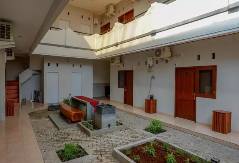 Majatalo Reddoorz Near Alun Alun Kudus 2