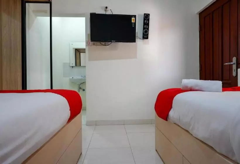 Majatalo Reddoorz Near Alun Alun Kudus 2