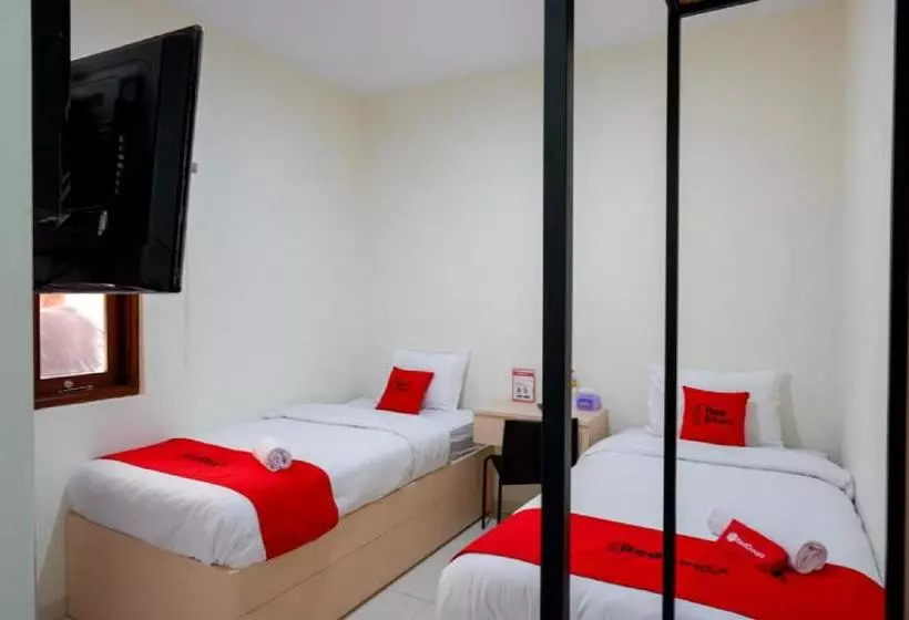 Majatalo Reddoorz Near Alun Alun Kudus 2