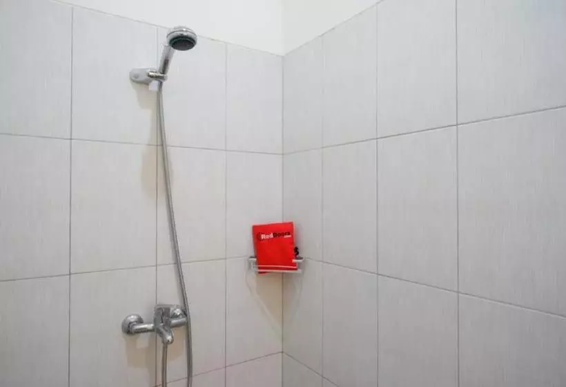 Majatalo Reddoorz Near Alun Alun Kudus 2