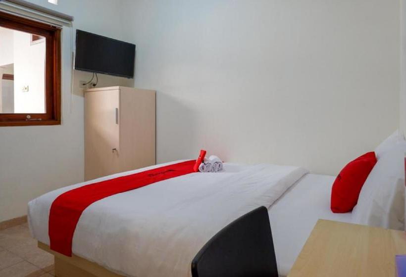 פנסיון Reddoorz Near Alun Alun Kudus 2