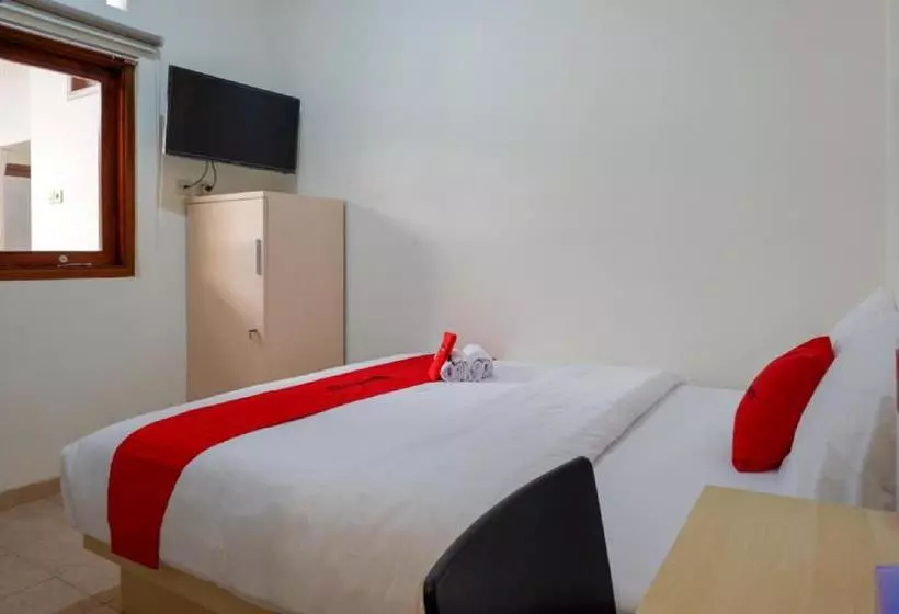 Majatalo Reddoorz Near Alun Alun Kudus 2