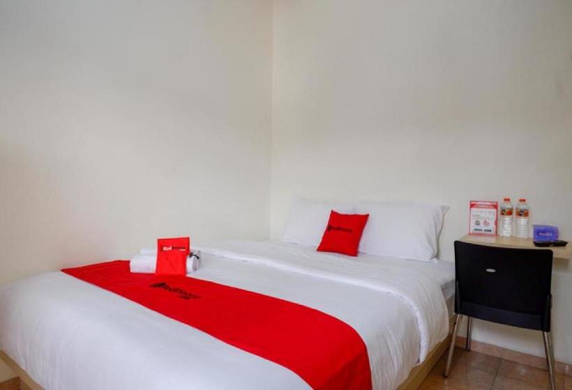 פנסיון Reddoorz Near Alun Alun Kudus 2