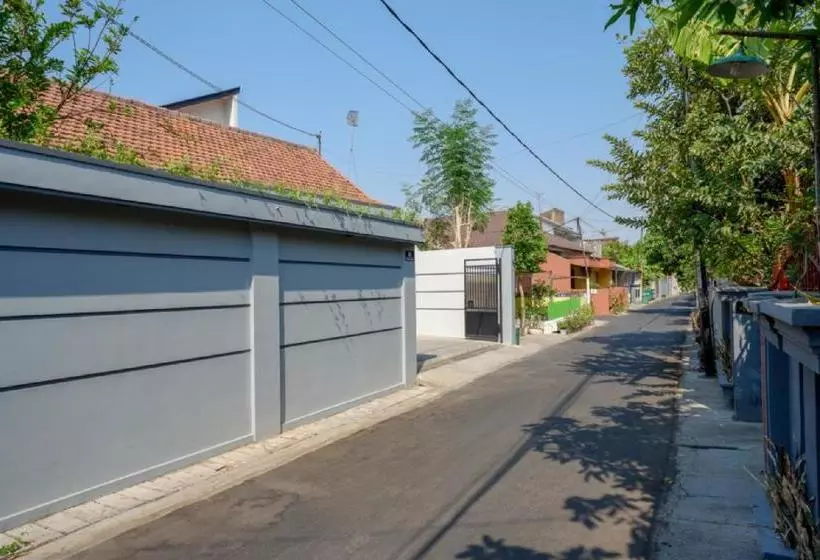 Majatalo Reddoorz Near Alun Alun Kudus 2