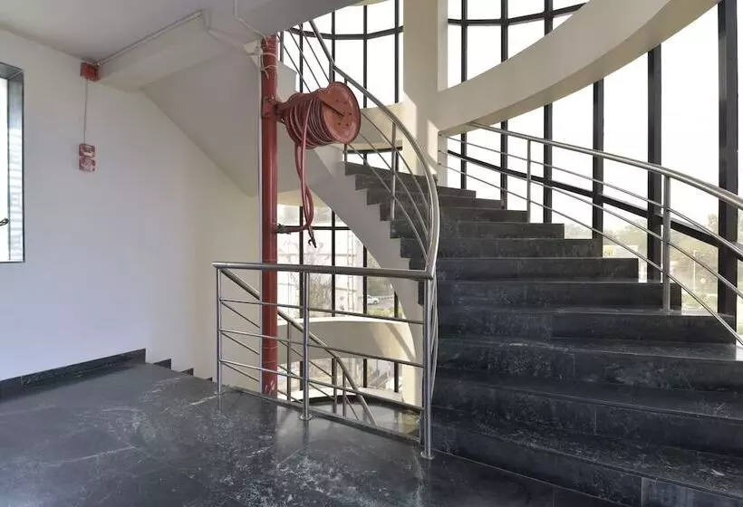 هتل Airport Plaza