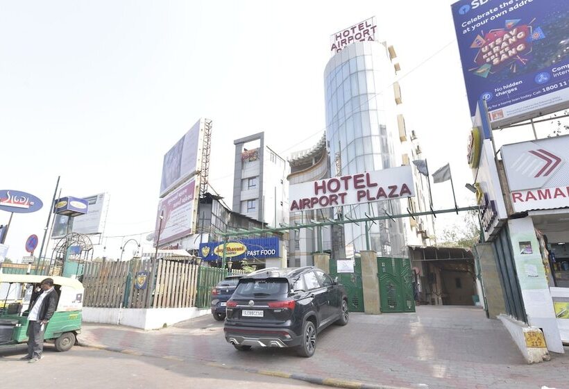 בית מלון כפרי Airport Plaza