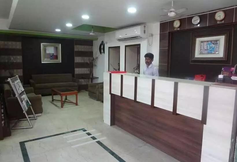 هتل Airport Plaza