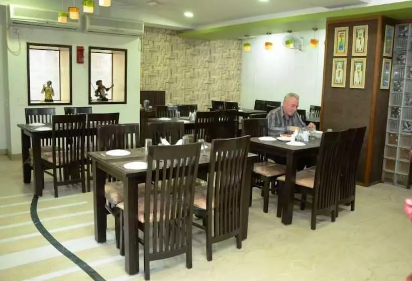 هتل Airport Plaza